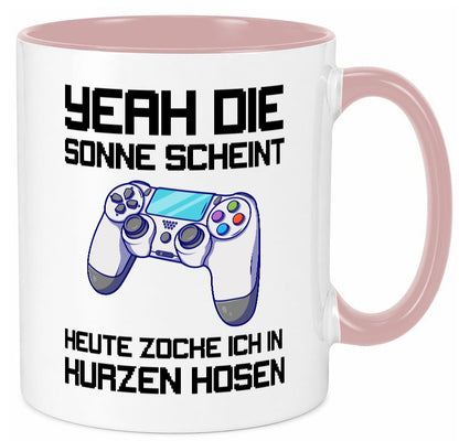 Zocken in kurzen Hosen | Gamer Tasse Statement Humor Geschenkidee