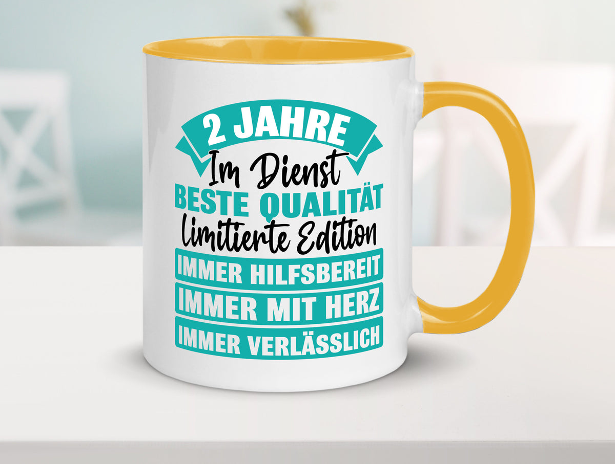 2 Jahre im Dienst | Jubiläum Arbeit v2 Geschenk Kollegen Büro lustiger Spruch Tasse