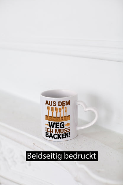 Aus dem Weg ich muss backen | Lustiger Spruch Geschenk Humor Geschenkidee Tasse