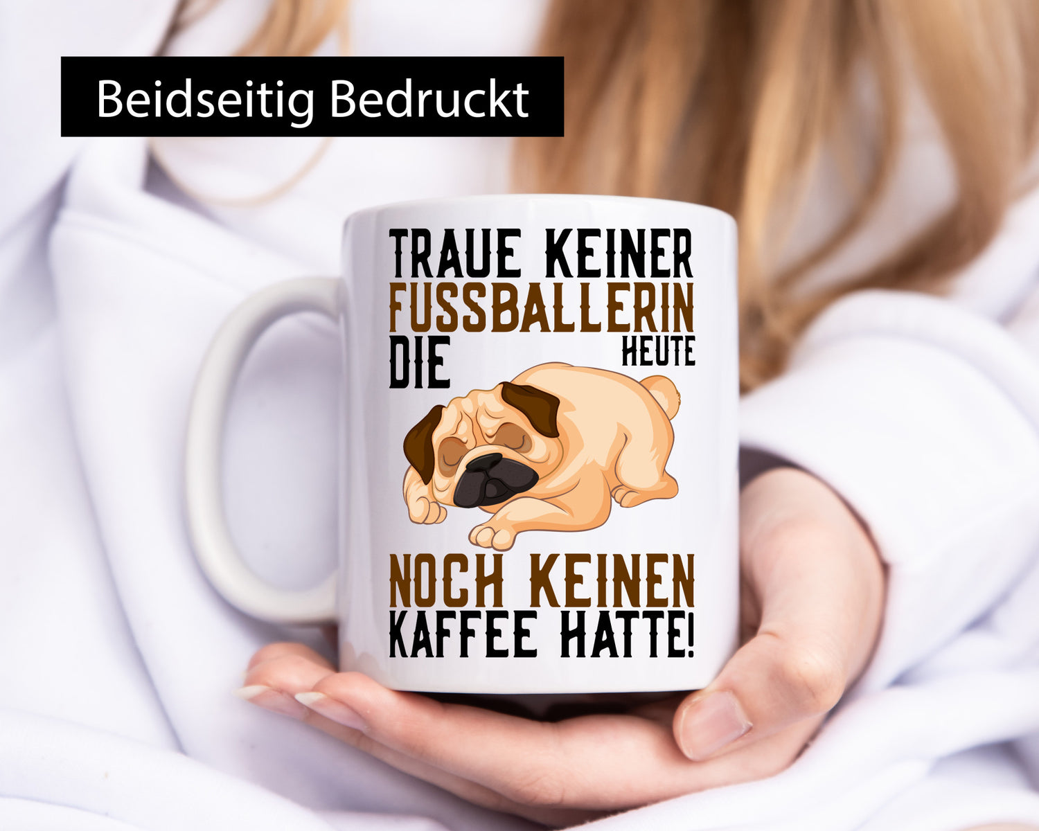 Traue keiner Fußballerin | Kaffee Hund Sportlerin lustiger Spruch Geschenk