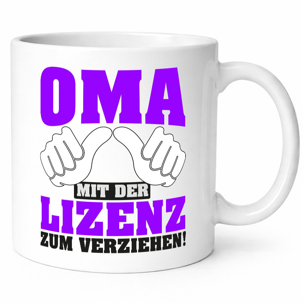 Oma mit Lizenz | Spruch Großmutter lustig Familie Geschenkidee Geschenk Tasse