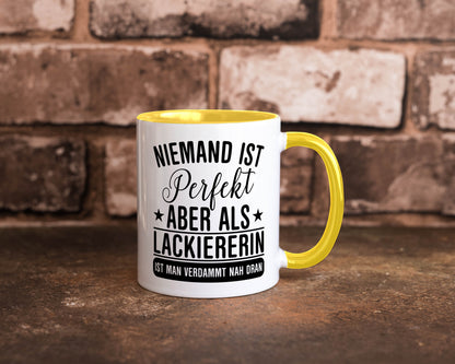 Verdammt nah dran: Lackiererin | lackieren lustiger Spruch Geschenk Humor