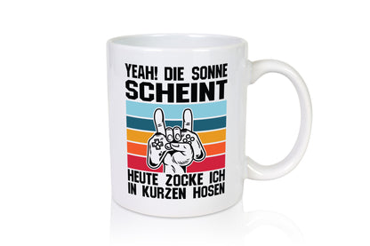 Die Sonne scheint | In Kurze Hosen Zocken Gamer Geschenkidee Humor Tasse