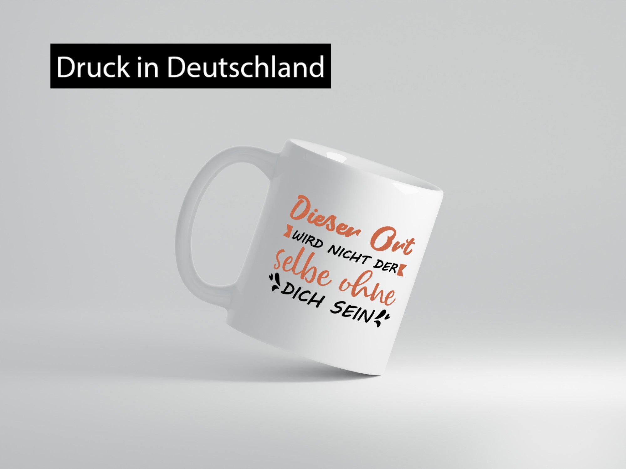 Der Ort wird nicht selbe ohne dich sein | Vermisse Humor Geschenkidee Tasse