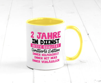 2 Jahre im Dienst | Jubiläum Arbeit v10 lustig Kollegen Büro Geschenk Tasse