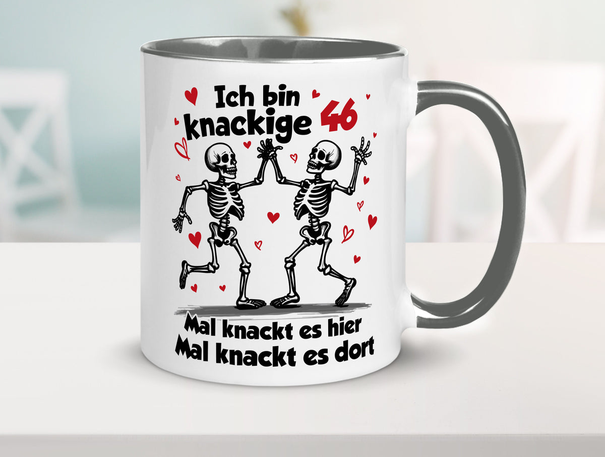46. Geburtstag | Knackige 46| Ich bin alt v2 Geschenk Geschenkidee lustiger Tasse