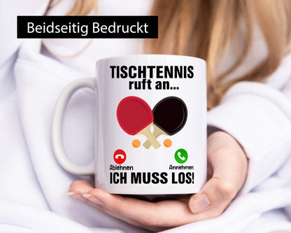 Tischtennis ruft an | Tennis spielen v2 Humor Geschenkidee Tasse