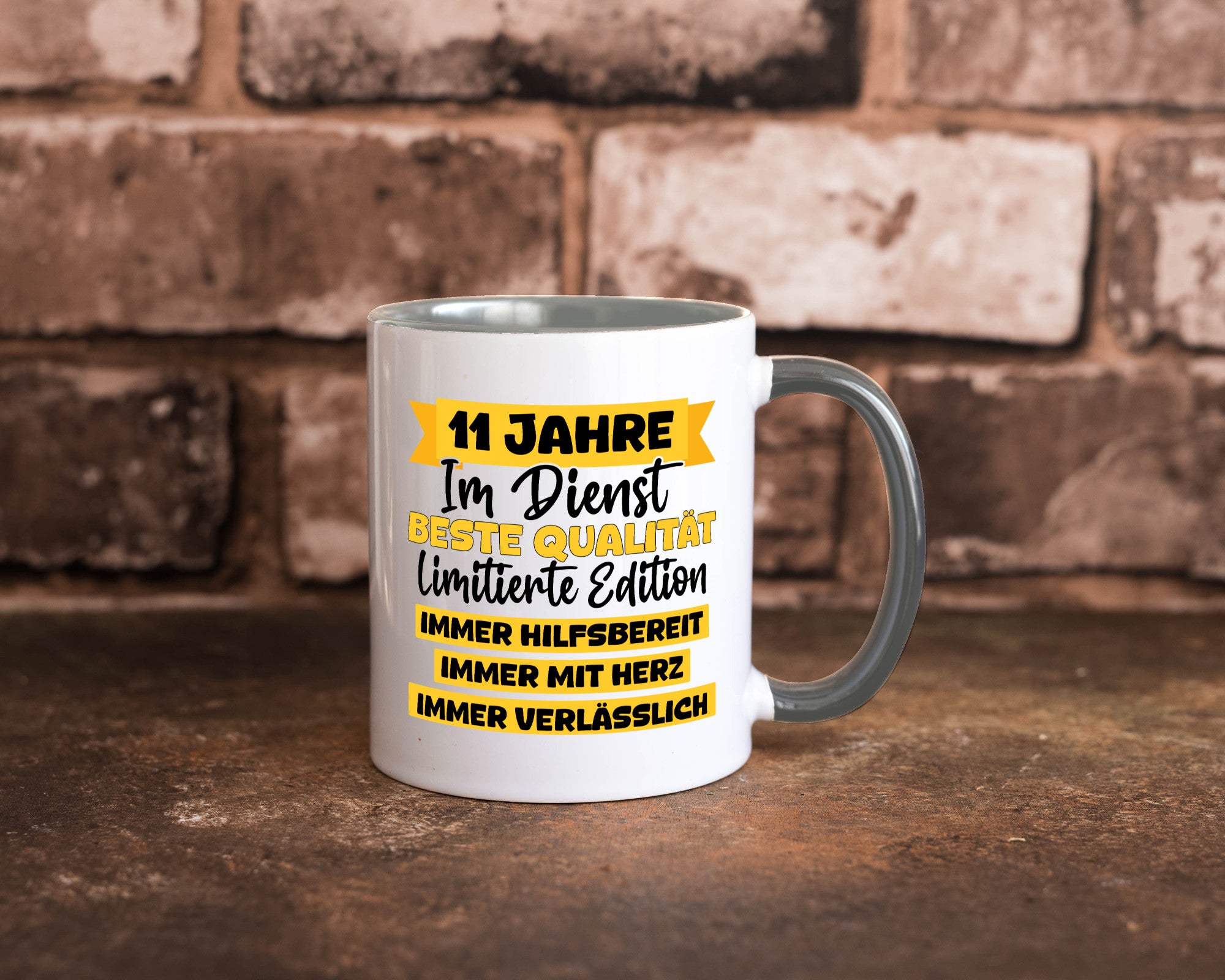 11 Jahre im Dienst | Jubiläum Arbeit v8 Humor Kollegen Büro Geschenkidee Tasse