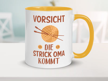 Vorsicht, Strickoma kommt | Wolle Stricknadeln Humor Familie Geschenkidee Tasse