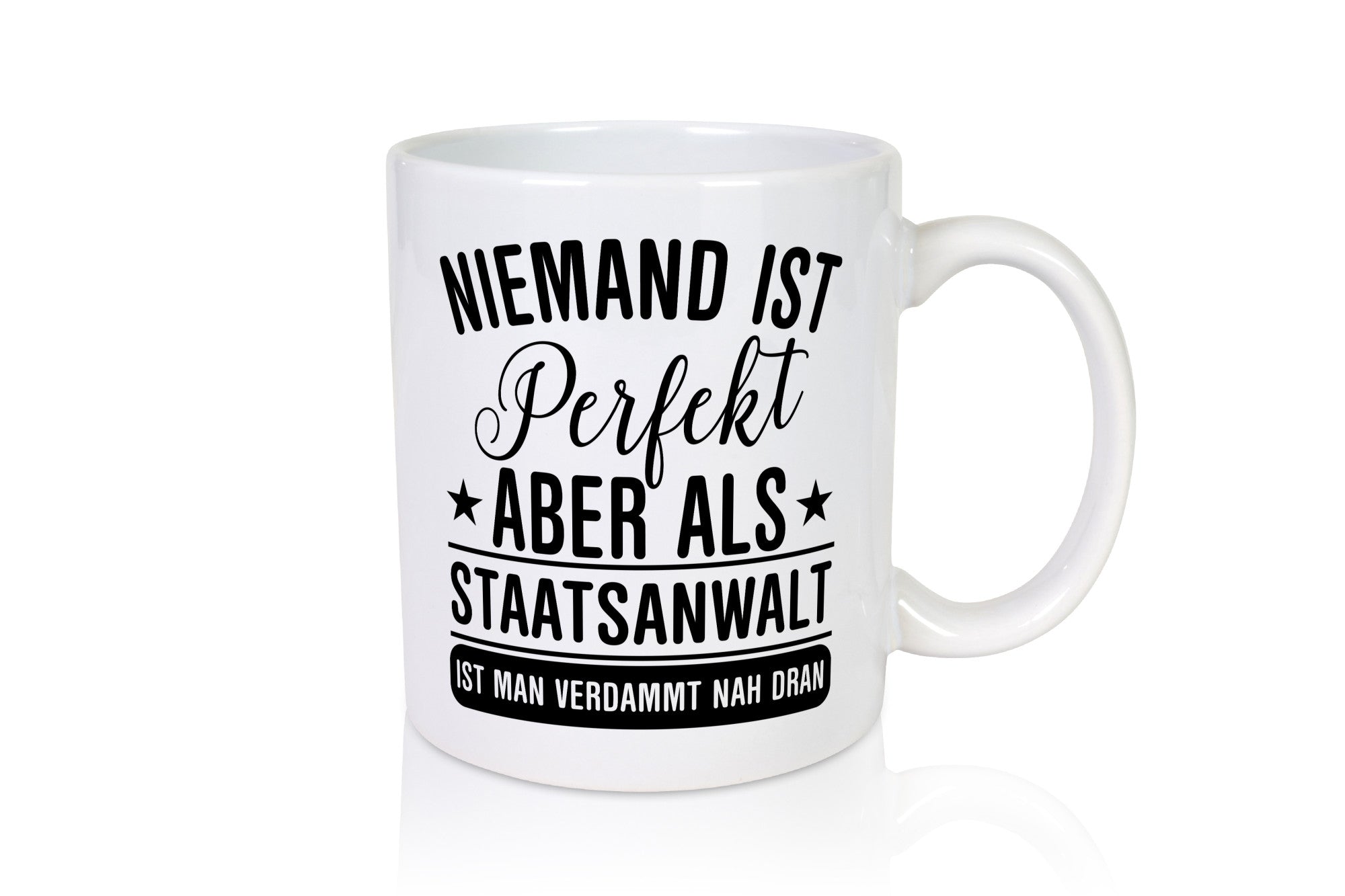 Verdammt nah dran: Staatsanwalt | Anwalt Jurist Geschenkidee Humor Tasse