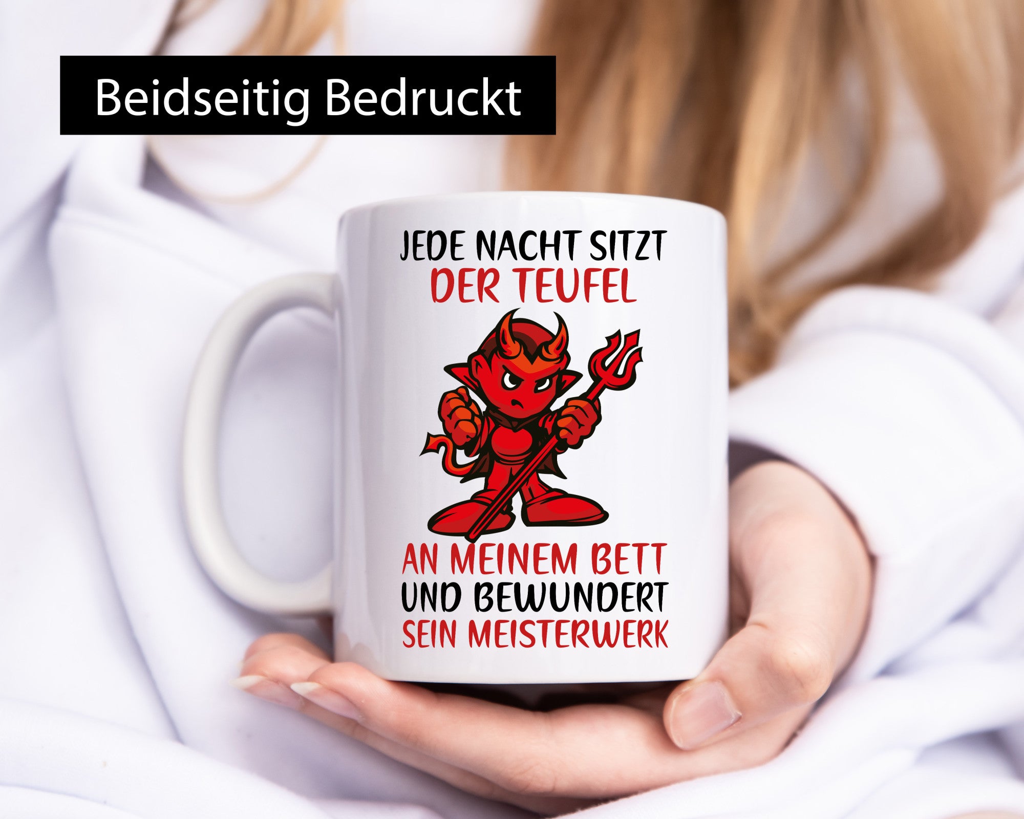 Jede Nacht sitzt der Teufel am Bett | frecher Spruch Humor Geschenk
