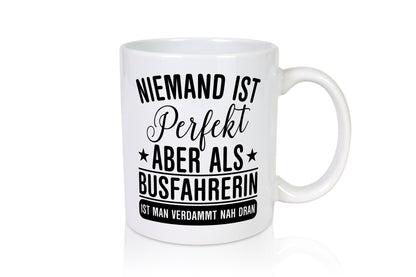Verdammt nah dran: Busfahrerin | Berufsfahrer Fahrerin lustiger Spruch Geschenk