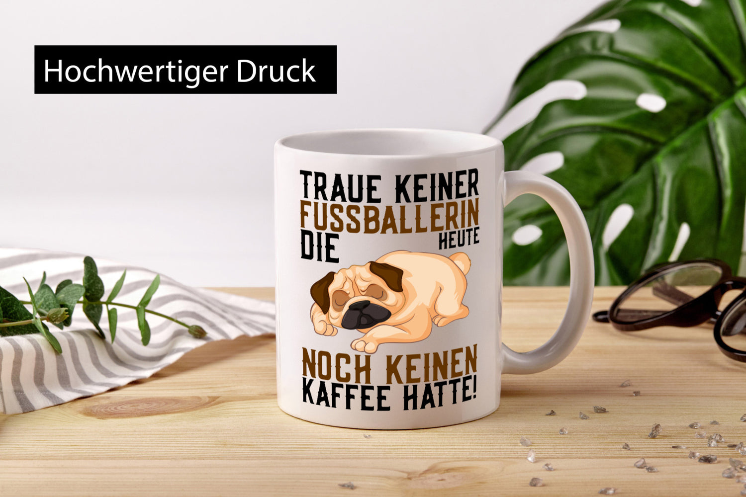 Traue keiner Fußballerin | Kaffee Hund Sportlerin lustiger Spruch Geschenk