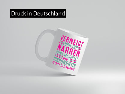Verneigt euch: Disponentin | Zuteilerin v2 Humor Geschenkidee Tasse