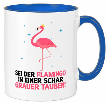 Flamingo in einer Schar Grauer Tauben | lustig Humor Geschenkidee Geschenk Tasse