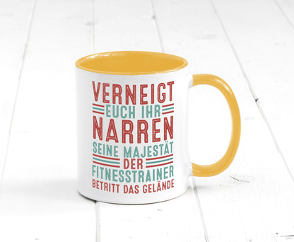 Verneigt euch: Fitnesstrainer | Personal Trainer v2 lustig Humor Geschenkidee Tasse
