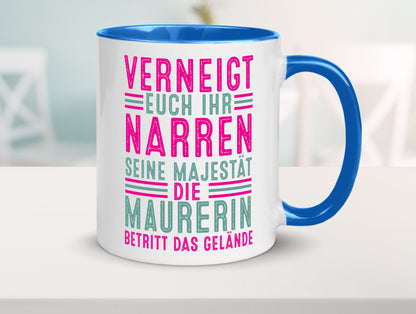 Verneigt euch: Maurerin Humor Geschenkidee Tasse
