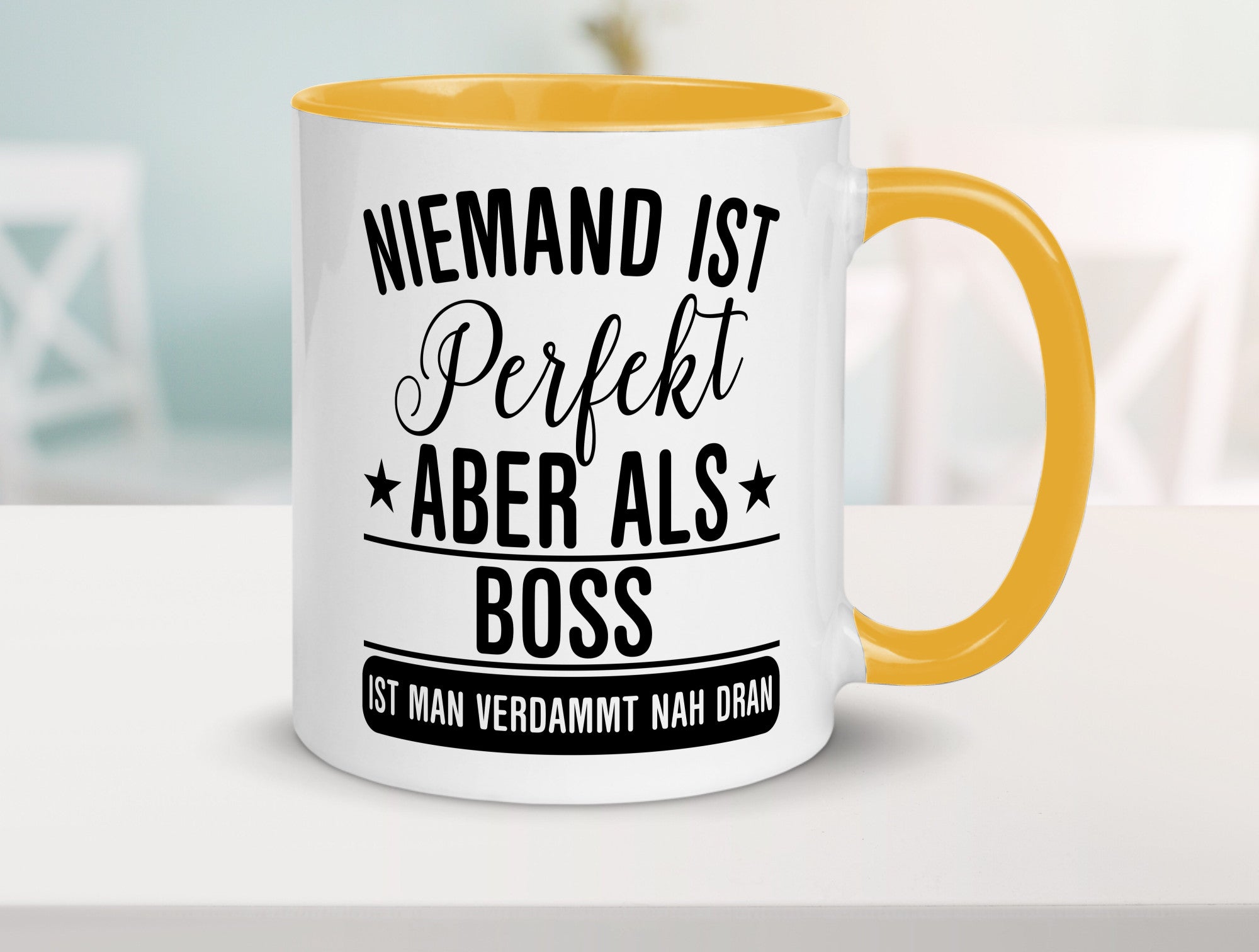 Verdammt nah dran: Boss | Führungskraft Vorgesetzter Humor Geschenkidee Tasse