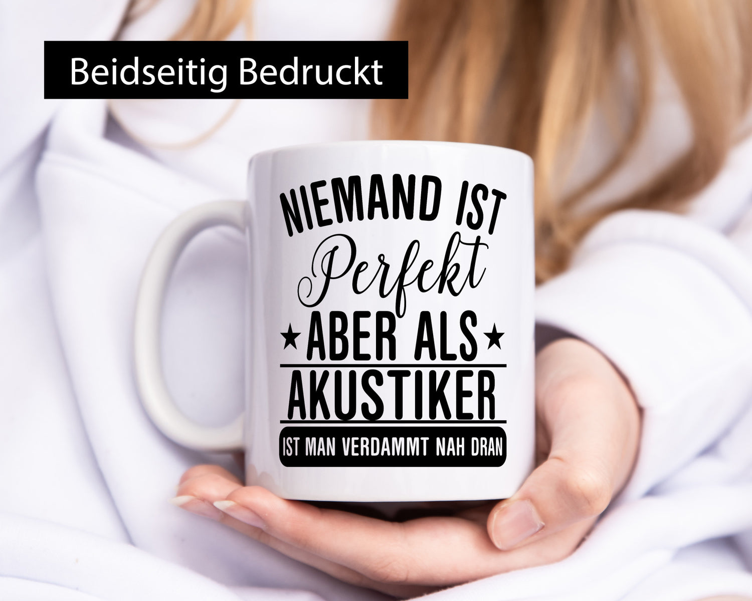 Verdammt nah dran: Akustiker | Akustik Hörgeräteakustik Humor Geschenkidee Tasse