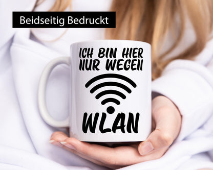 Ich bin hier wegen WLAN | Computer Nerd lustiger Spruch Humor Geschenkidee Tasse