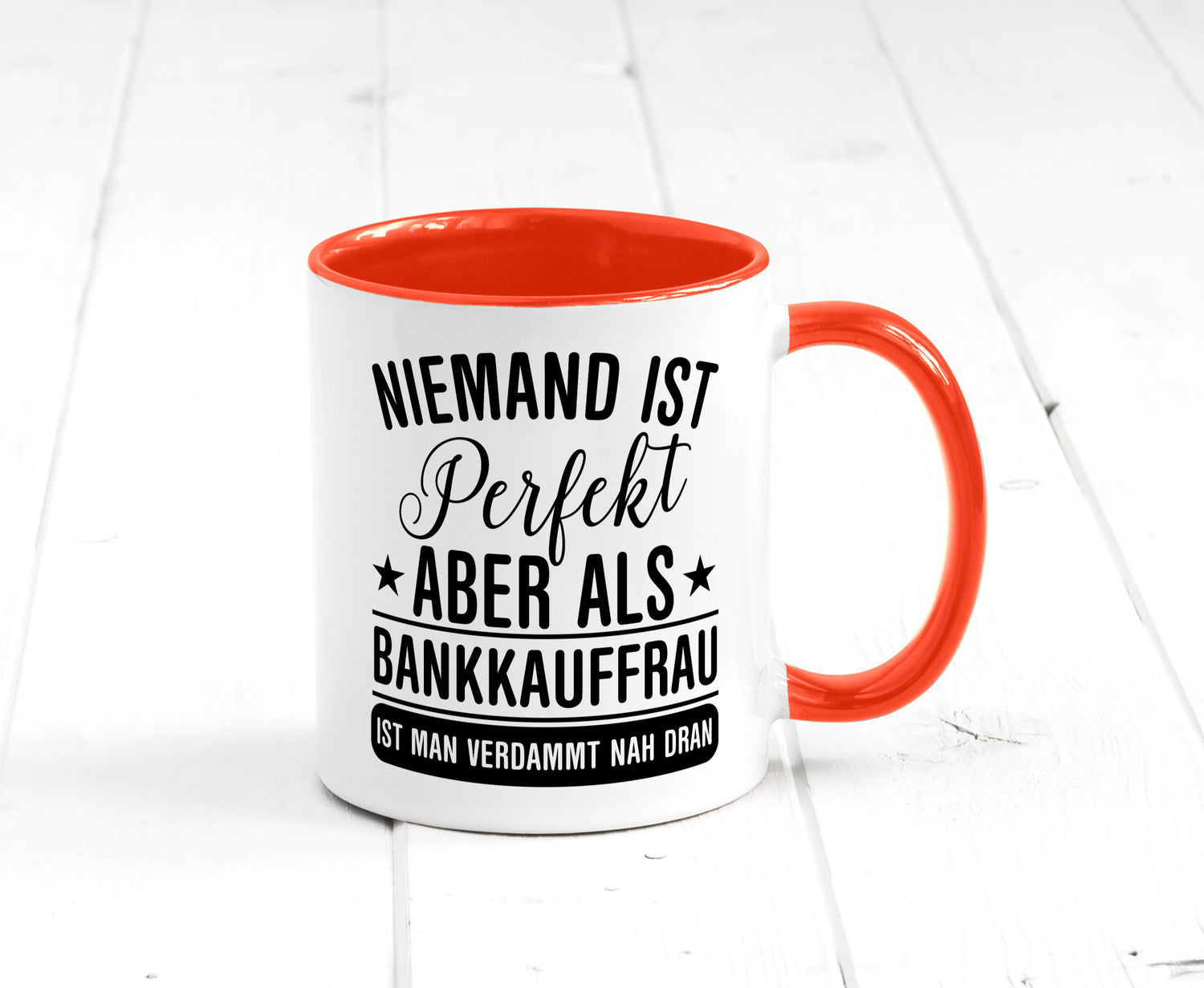 Verdammt nah dran: Bankkauffrau | Kauffrau Bank Kaufleute Geschenkidee Humor