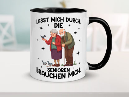 Senioren brauchen mich | Altenpflege Pflegekraft lustiger Spruch Geschenk Humor