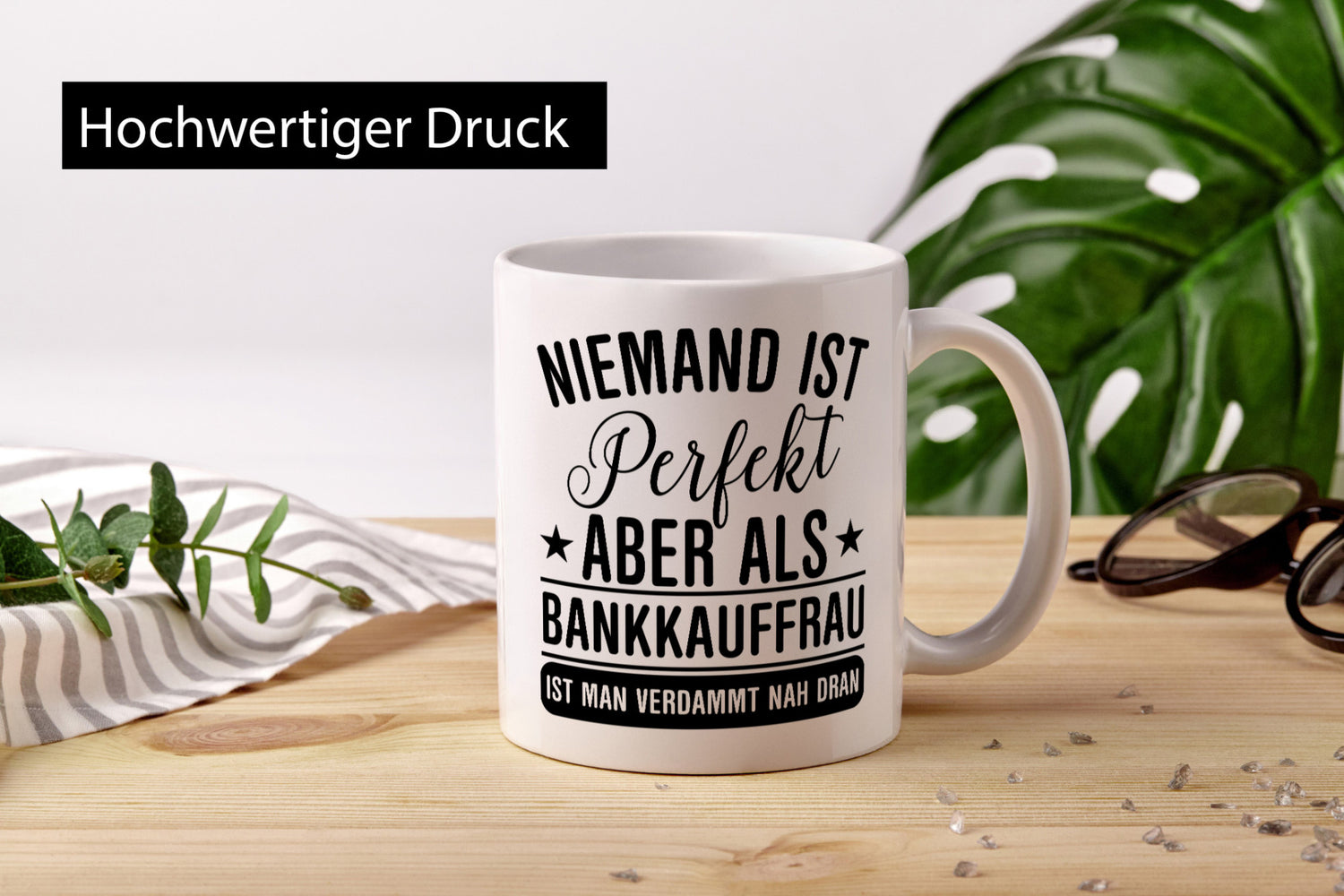Verdammt nah dran: Bankkauffrau | Kauffrau Bank Kaufleute Geschenkidee Humor