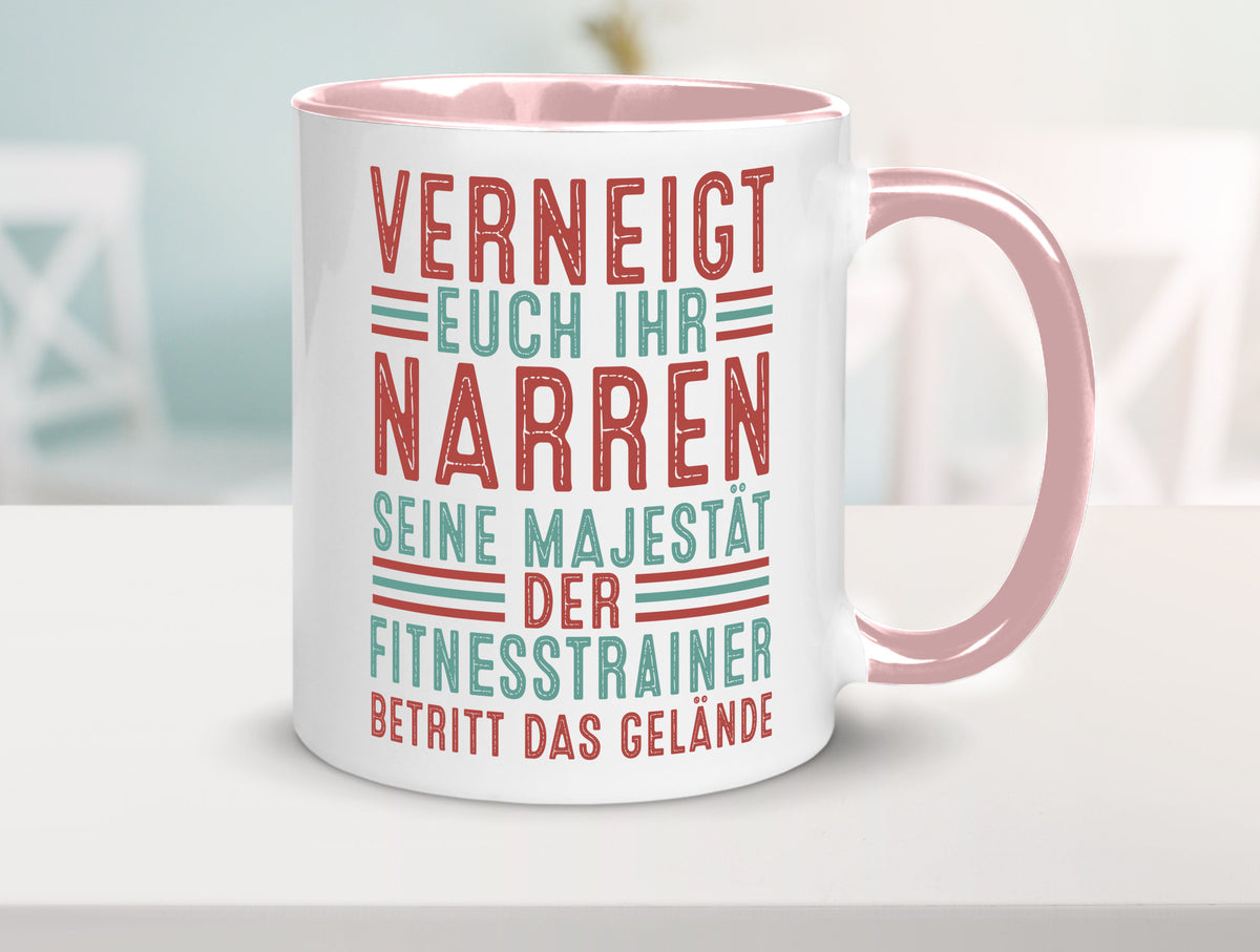 Verneigt euch: Fitnesstrainer | Personal Trainer v2 lustig Humor Geschenkidee Tasse