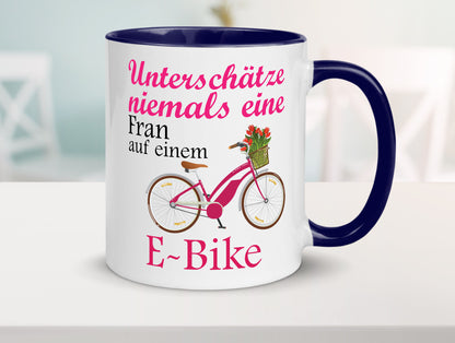 Unterschätze niemals eine Frau | E-Bike Sport Rad fahren lustig Humor