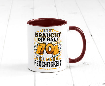 70 braucht die haut mehr Feuchtigkeit | 70. Geburtstag Humor Geschenkidee Tasse