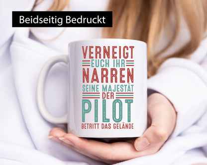 Verneigt euch: Pilot | Flugzeug Piloten Geschenkidee Humor Tasse