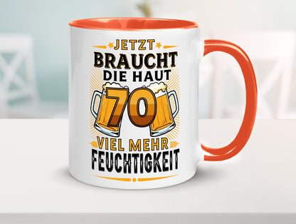 70 braucht die haut mehr Feuchtigkeit | 70. Geburtstag Humor Geschenkidee Tasse