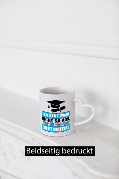 Sehe nicht so aus aber habe einen Doktortitel Geschenkidee Humor Tasse