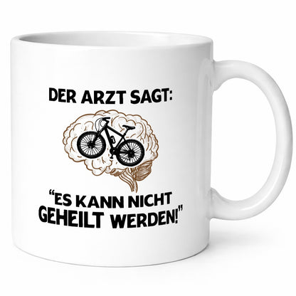 Es kann nicht geheilt werden | Arzt Radfahrer Fahrad Geschenkidee Humor Tasse
