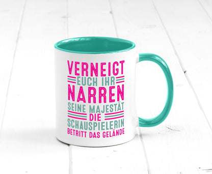 Verneigt euch: Schauspielerin | Theater Humor Geschenkidee Tasse