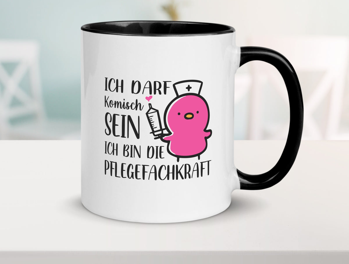 Darf komisch sein, bin Pflegekraft | Küken Spritze lustiger Spruch Geschenk Tasse