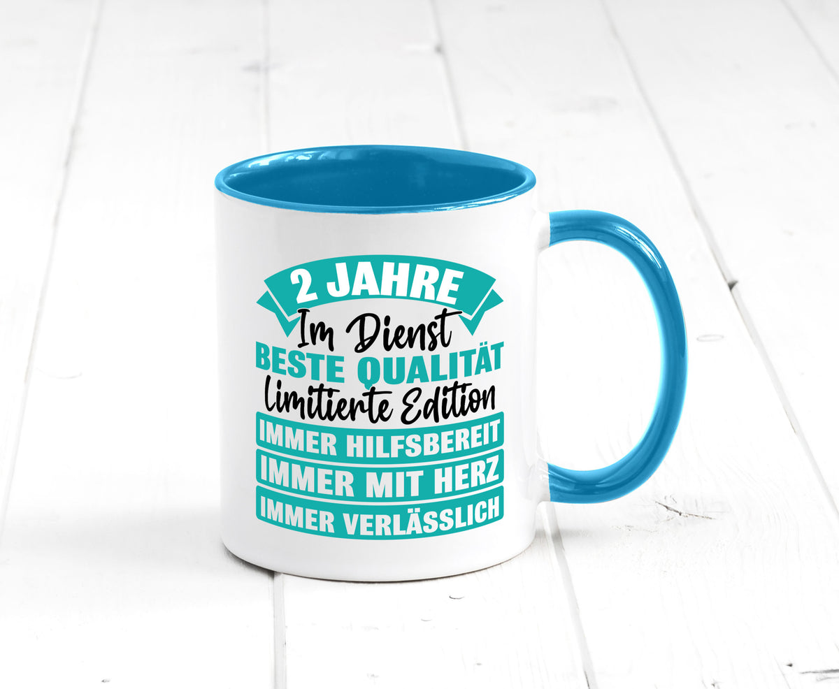 2 Jahre im Dienst | Jubiläum Arbeit v2 Geschenk Kollegen Büro lustiger Spruch Tasse
