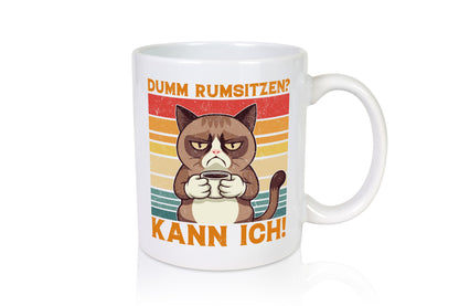 Dumm rumsitzen? Kann ich | Katze mit Kaffee lustiger Spruch Geschenk