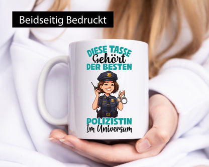 Im Universum: Polizistin | Beruf Polizei Geschenkidee Arbeit Kollegen Büro
