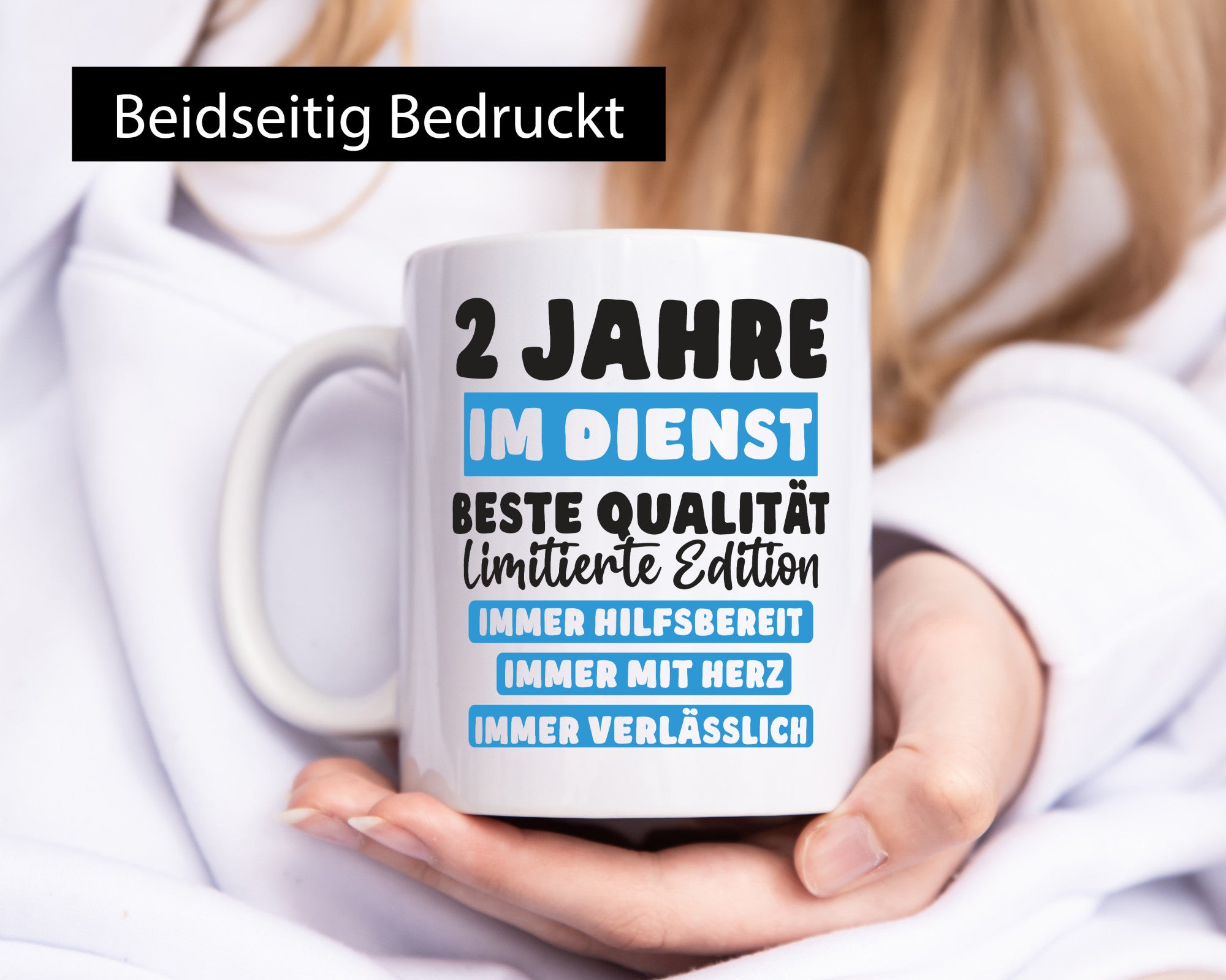 2 Jahre im Dienst | Jubiläum Arbeit v6 lustig Kollegen Büro Geschenk Tasse