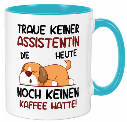 Traue keiner Assistentin | Assistenz Hilfskraft Humor Geschenkidee Tasse
