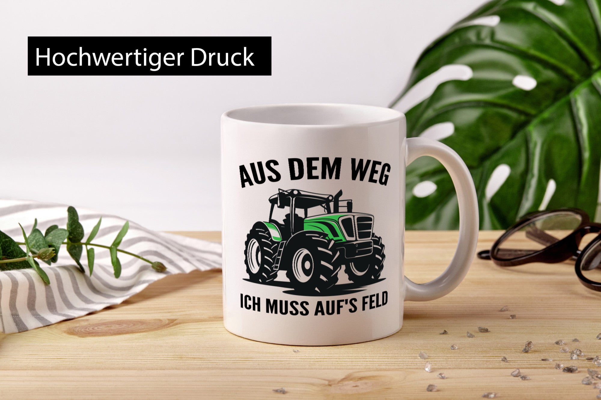 Aus dem weg ich muss aufs Feld | Traktor Bauer v2 Humor Geschenkidee Tasse
