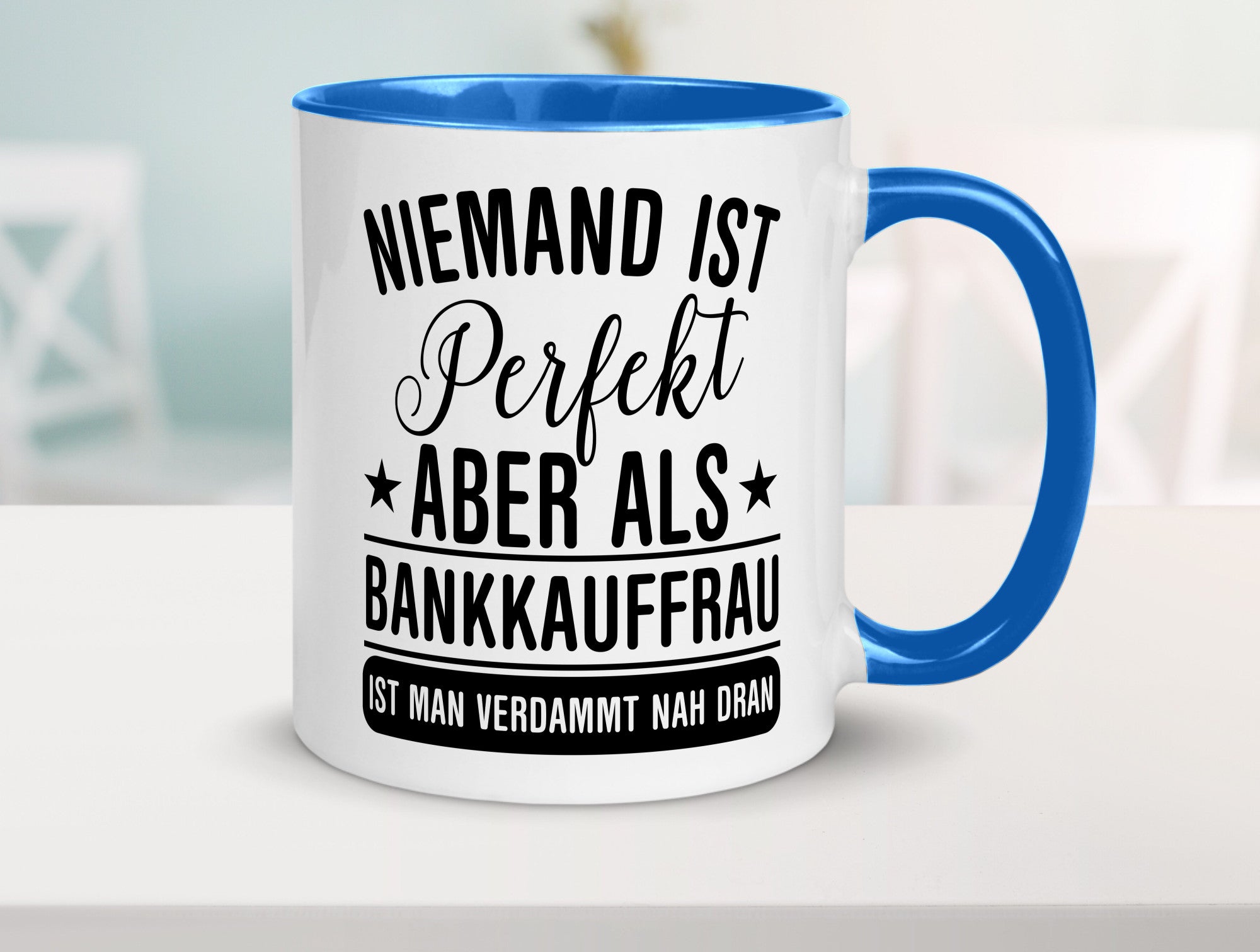 Verdammt nah dran: Bankkauffrau | Kauffrau Bank Kaufleute Geschenkidee Humor
