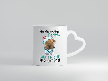 Ein Deutscher Dackel läuft nicht, er rückt vor | lustig Humor Geschenkidee