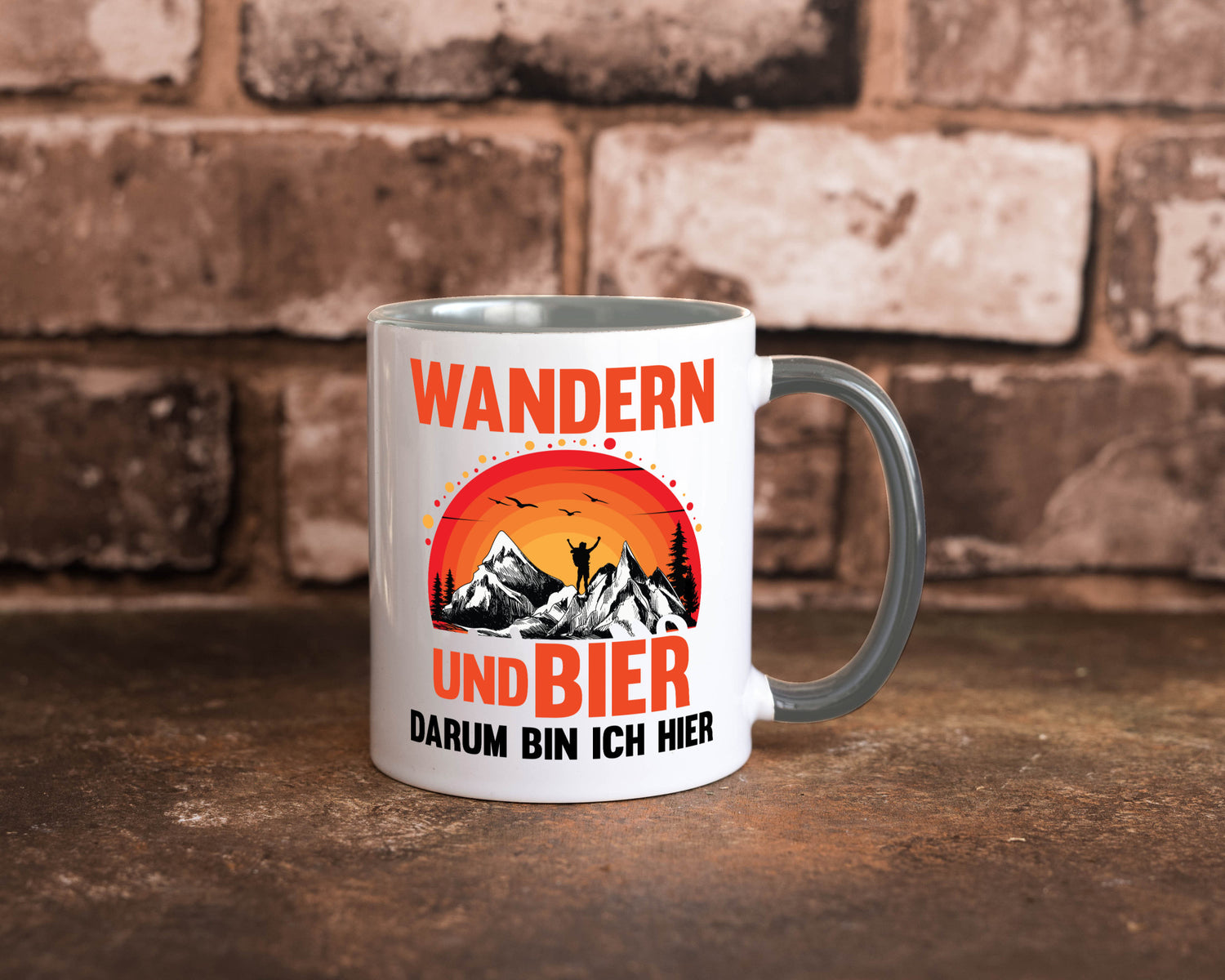 Wandern und Bier darum bin ich hier | lustiger Spruch Geschenk Humor