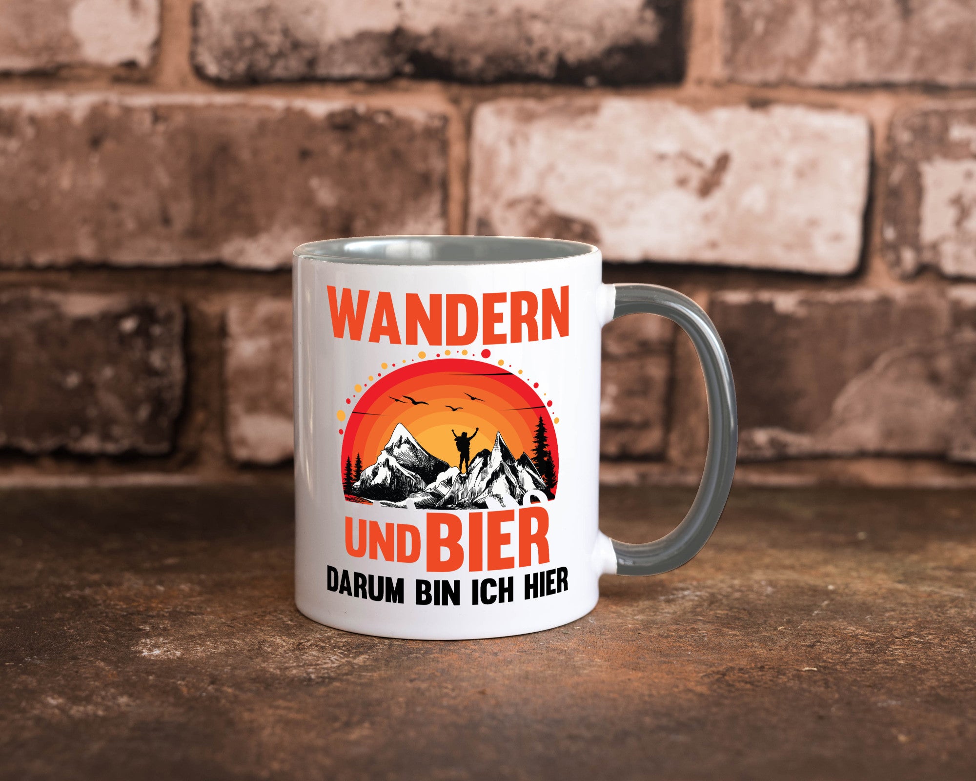 Wandern und Bier darum bin ich hier | lustiger Spruch Geschenk Humor