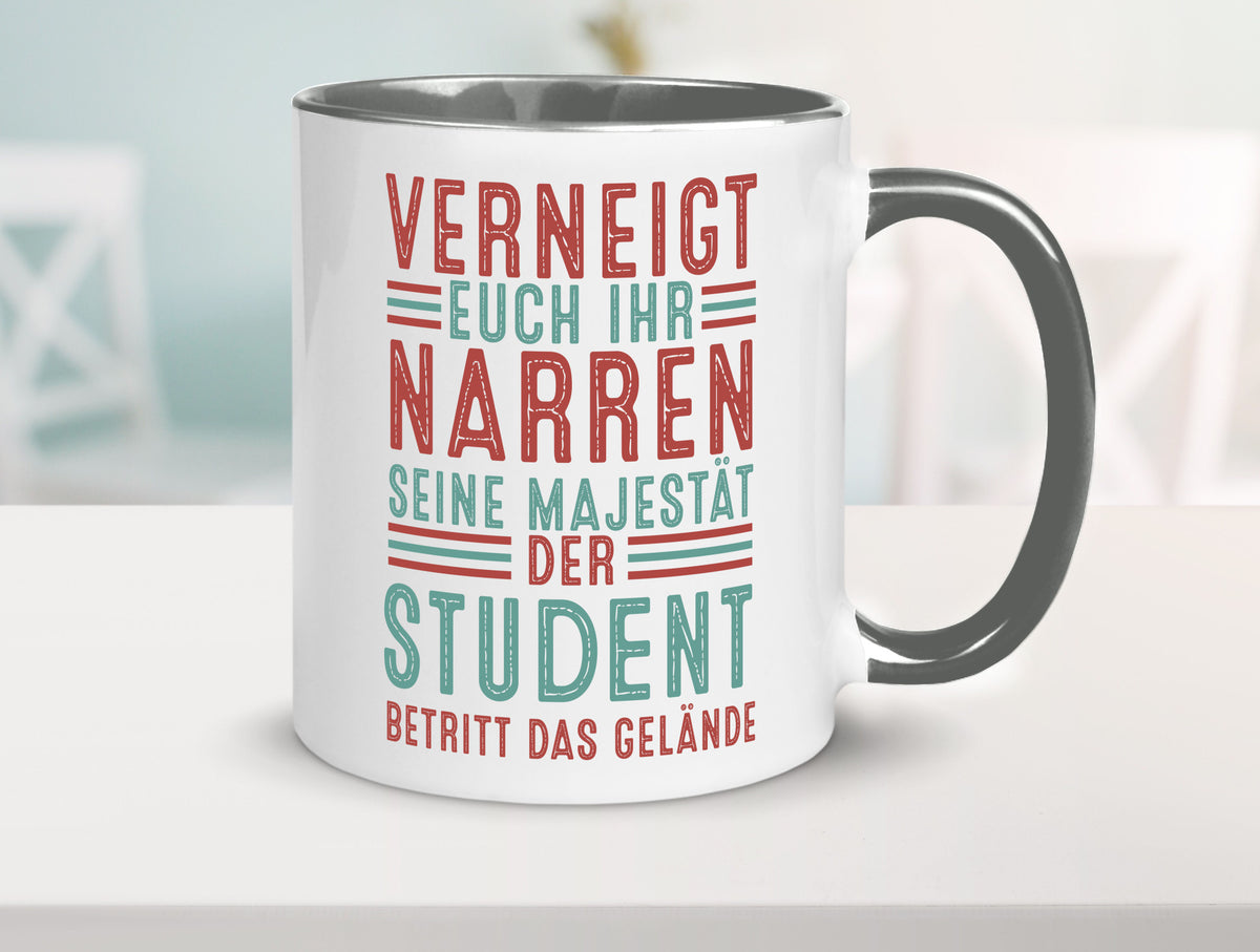 Verneigt euch: Student | Universität Uni Studium Geschenkidee Humor Tasse
