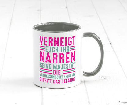 Verneigt euch: Vermessungstechnikerin | Techniker Humor Geschenkidee Tasse