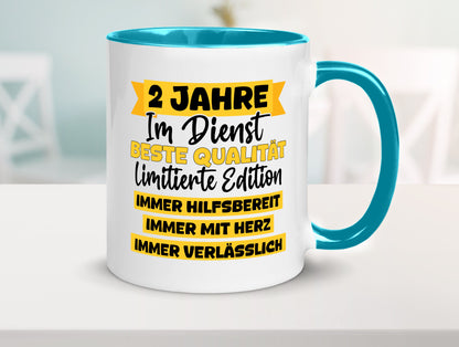 2 Jahre im Dienst | Jubiläum Arbeit v8 lustiger Spruch Geschenk Kollegen Büro