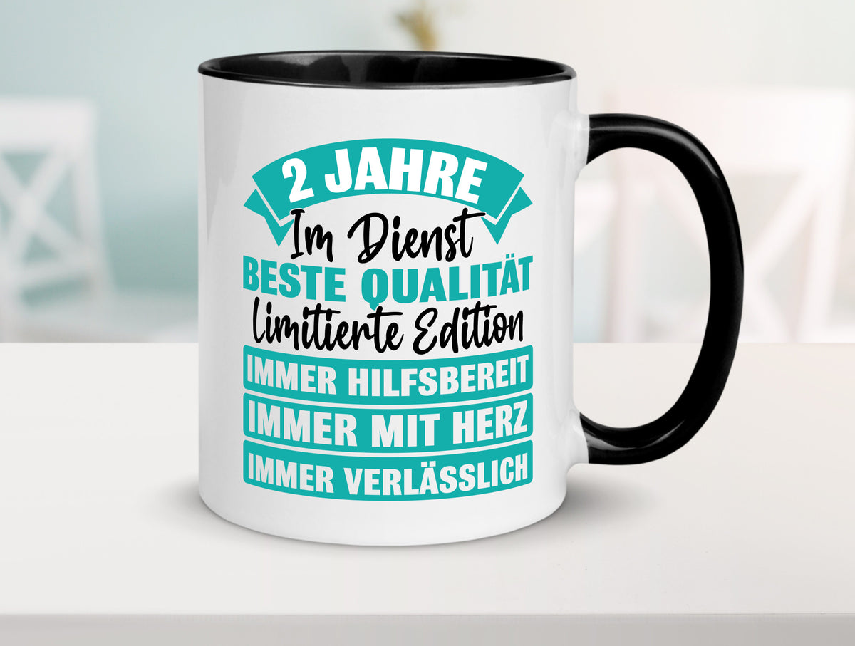 2 Jahre im Dienst | Jubiläum Arbeit v2 Geschenk Kollegen Büro lustiger Spruch Tasse